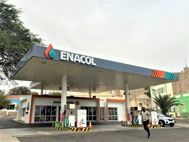 Pala metálica de posto de combustível Enacol
