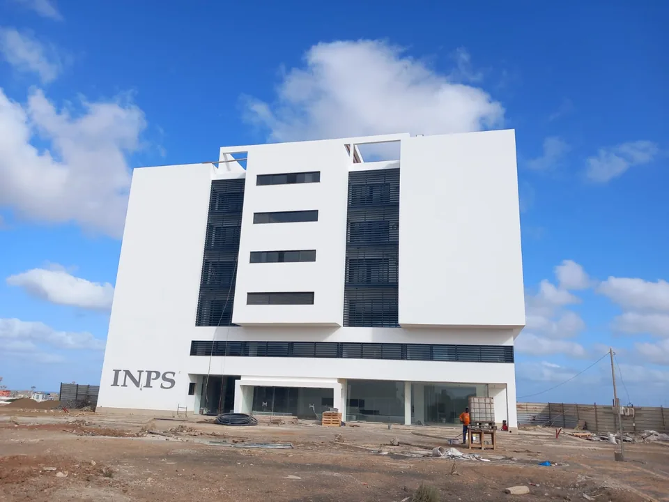 Edifício INPS visto de ângulo