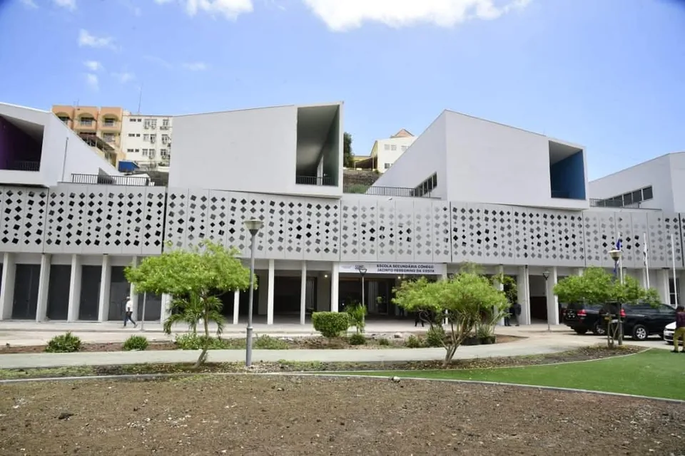 Liceu da Várzea — corpo de salas com gelosia