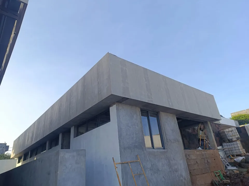 Matadouro Municipal do Fogo em construção — vista de canto